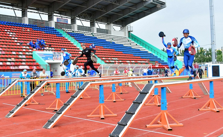 Стометровая полоса с препятствиями – самый сложный вид соревнований.