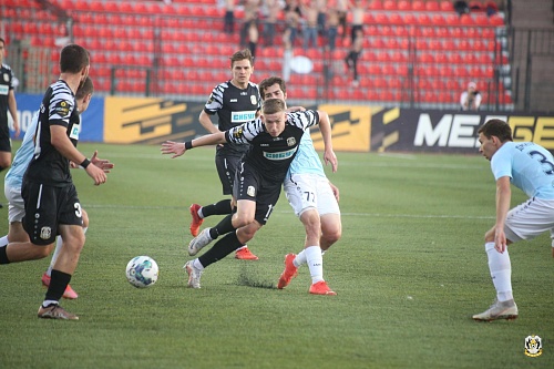 ФК «Тюмень» смог уйти от поражения, играя вдесятером против столичной «Родины»