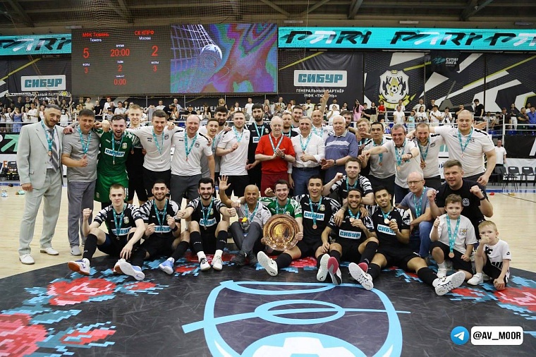 Александр Моор поздравил МФК "Тюмень" с бронзой чемпионата России