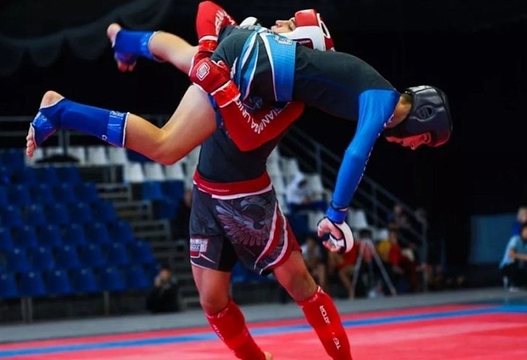 Борец из Тобольска завоевал бронзу на чемпионате УФО по ММА в Кургане