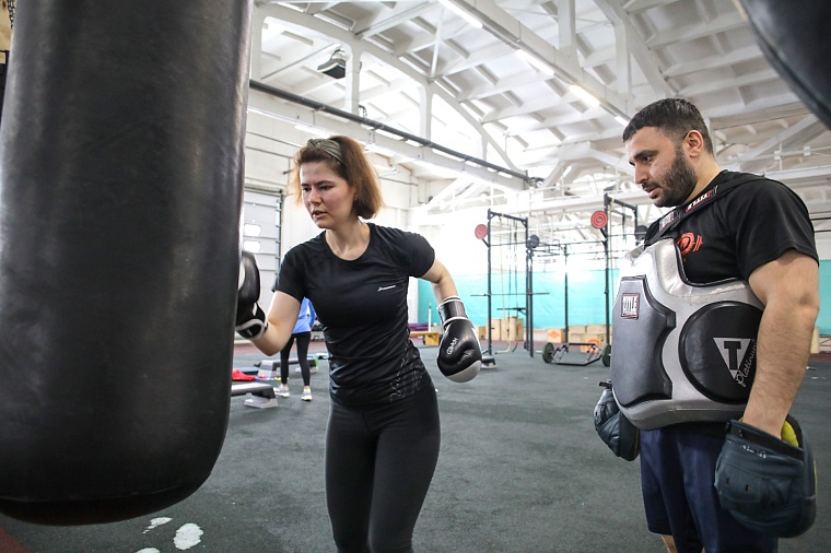 Женщины в ударе: чему тюменок учат занятия боксом