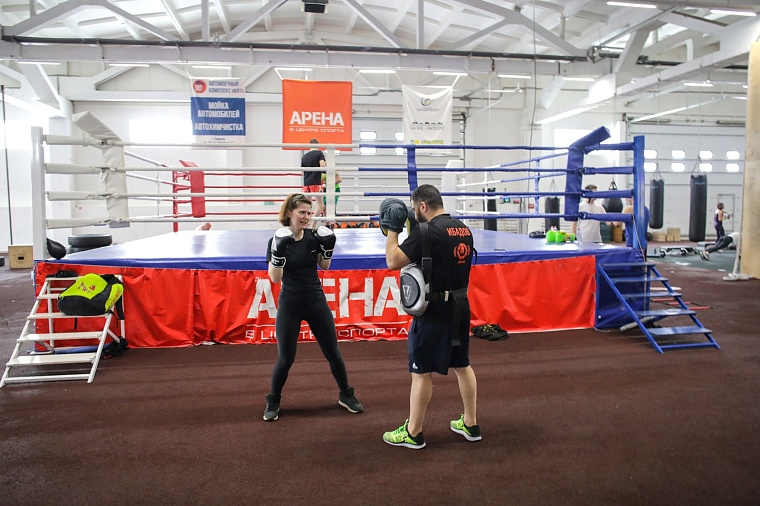 Женщины в ударе: чему тюменок учат занятия боксом