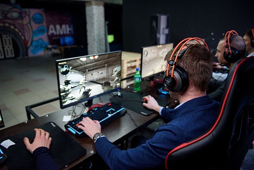 Средняя зарплата профессионального игрока в России – 300 тысяч рублей