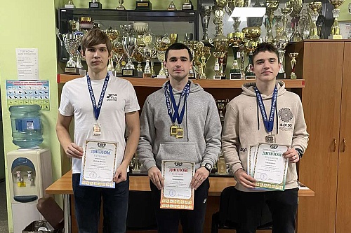 На областном чемпионате Дмитрий Жуков и Полина Кипренко стали лучшими стрелками из винтовки