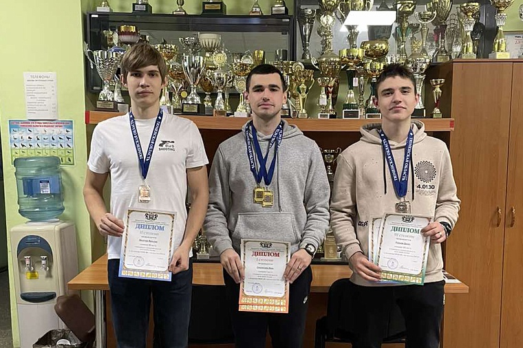 На областном чемпионате Дмитрий Жуков и Полина Кипренко стали лучшими стрелками из винтовки