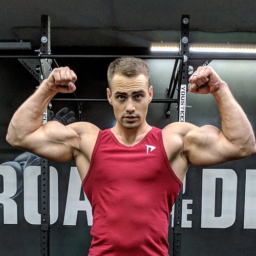 В Тюмени открытую тренировку проведёт рекордсмен мира по отжиманиям на брусьях Денис Саратов