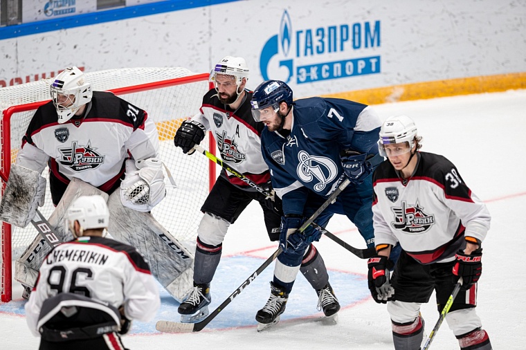 ХК «Рубин» с крупным счетом уступил «Динамо СПБ» в третьем матче финала Кубка Петрова