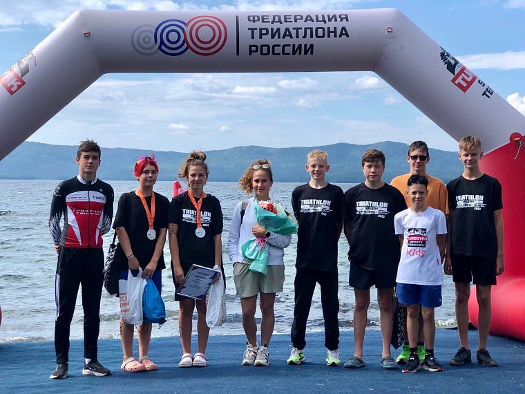 В первенстве России по триатлон-кроссу тюменские юниоры завоевали пять медалей