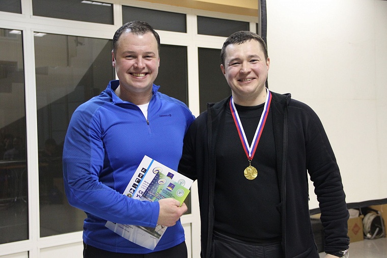 Медицинские сотрудники освоили скандинавскую ходьбу и хоккей в валенках