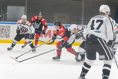 ХК «Рубин» и «Нефтяник» сравняли счет в полуфинальной серии плей-офф ВХЛ