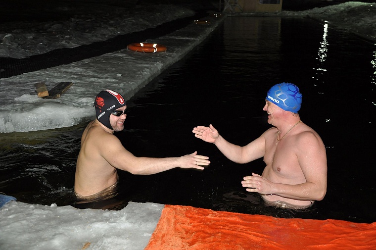 Тюменские моржи установили мировой рекорд с курьезом