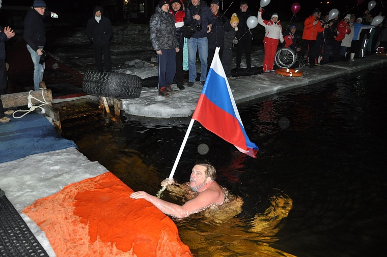Тюменские моржи установили мировой рекорд с курьезом