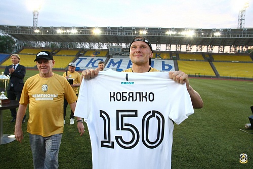 Лидер атак ФК «Тюмень» Антон Кобялко продлил контракт с клубом на сезон