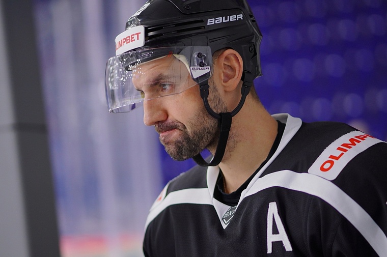 Защитник Дмитрий Лютов продлил контракт с тюменским «Рубином» на сезон