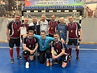 Ветераны Тюмени и Урая завоевали золото областного первенства по мини-футболу