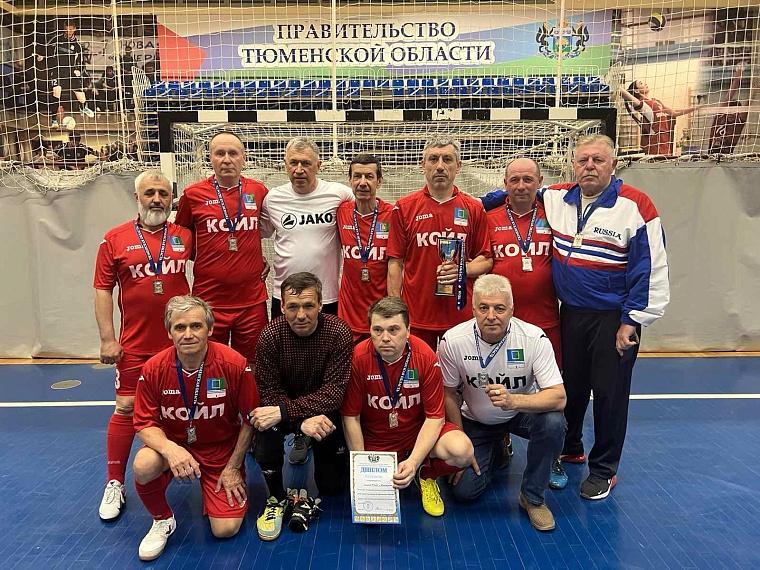 Ветераны Тюмени и Урая завоевали золото областного первенства по мини-футболу