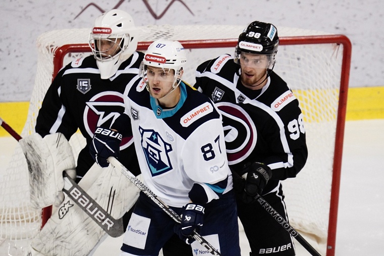 Тюменский ХК «Рубин» начал домашнюю серию с победы и поднялся в турнирной таблице