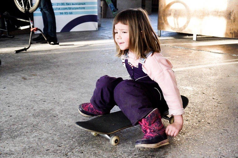 Скейтбордисты на чемпионате в Тюмени падали, но не ломались