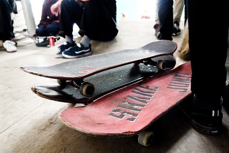 Скейтбордисты на чемпионате в Тюмени падали, но не ломались