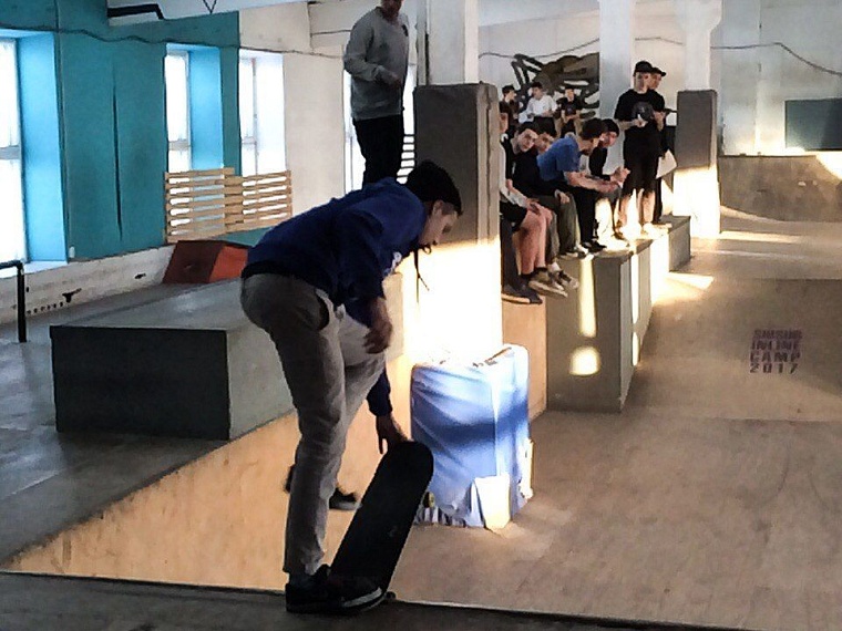 Скейтбордисты на чемпионате в Тюмени падали, но не ломались