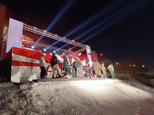 Лучшие сноубордисты России прыгали со сцены и крутили сальто на тюменской набережной