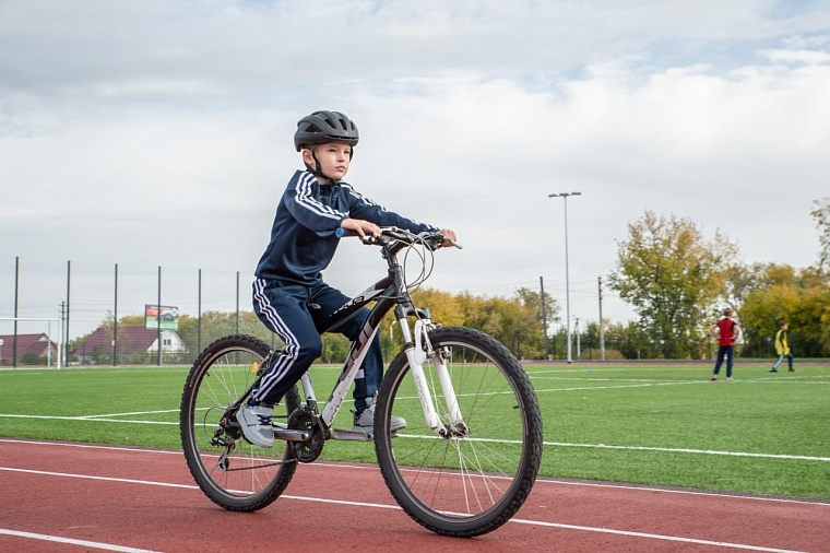 Александр Моор оценил работы по капитальному ремонту спорткомплекса в Червишево