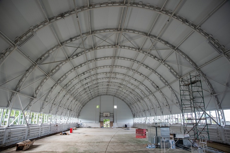 Александр Моор оценил работы по капитальному ремонту спорткомплекса в Червишево