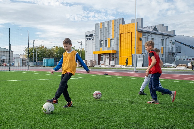 Александр Моор оценил работы по капитальному ремонту спорткомплекса в Червишево