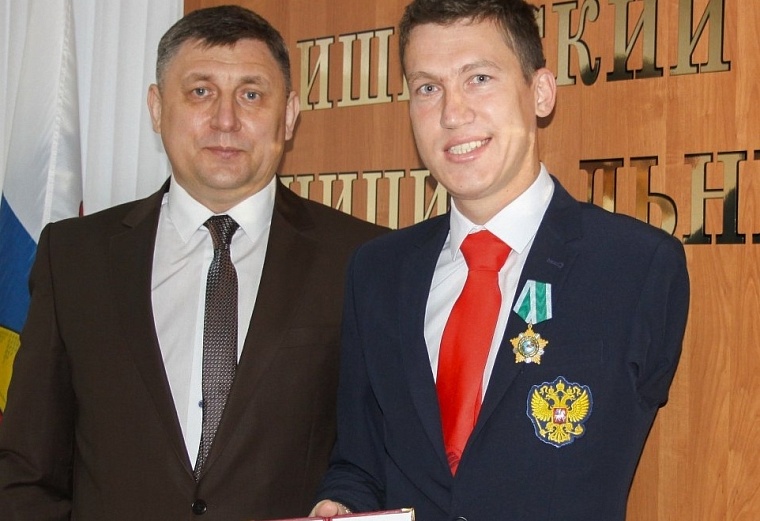 Чемпион Антон Прохоров стал «Почетным гражданином Ишимского муниципального района»