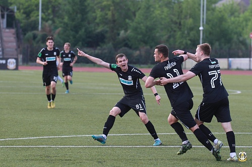 Футболисты «Тюмени» завоевали золотые медали и главный трофей сезона