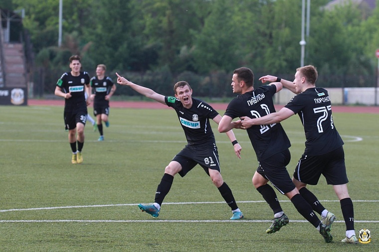 Футболисты «Тюмени» завоевали золотые медали и главный трофей сезона