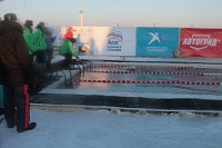 В тридцатиградусный мороз в Тюмени Джейми Монахан проплыла милю, установив мировой рекорд