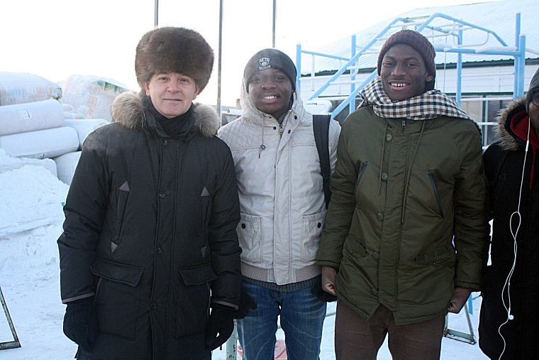 В тридцатиградусный мороз в Тюмени Джейми Монахан проплыла милю, установив мировой рекорд