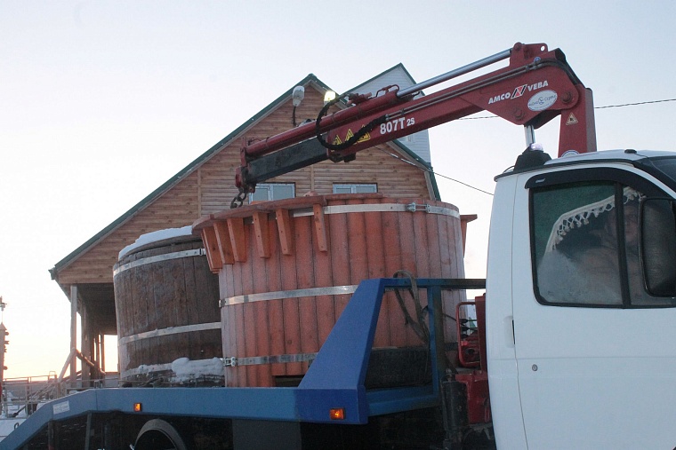 В тридцатиградусный мороз в Тюмени Джейми Монахан проплыла милю, установив мировой рекорд