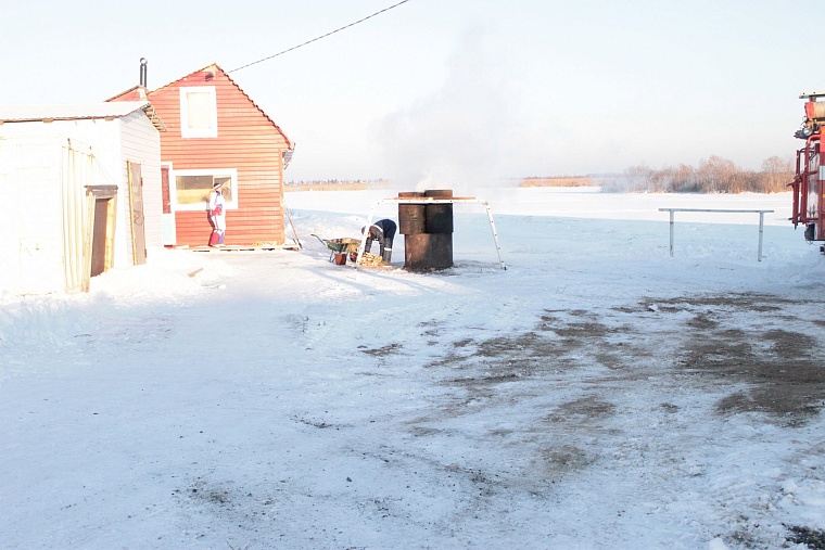 В тридцатиградусный мороз в Тюмени Джейми Монахан проплыла милю, установив мировой рекорд