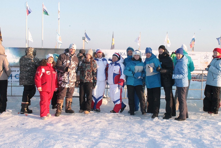 В тридцатиградусный мороз в Тюмени Джейми Монахан проплыла милю, установив мировой рекорд