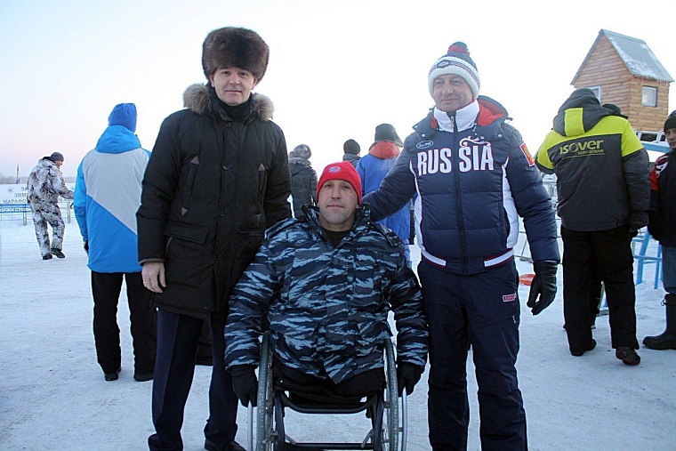 В тридцатиградусный мороз в Тюмени Джейми Монахан проплыла милю, установив мировой рекорд