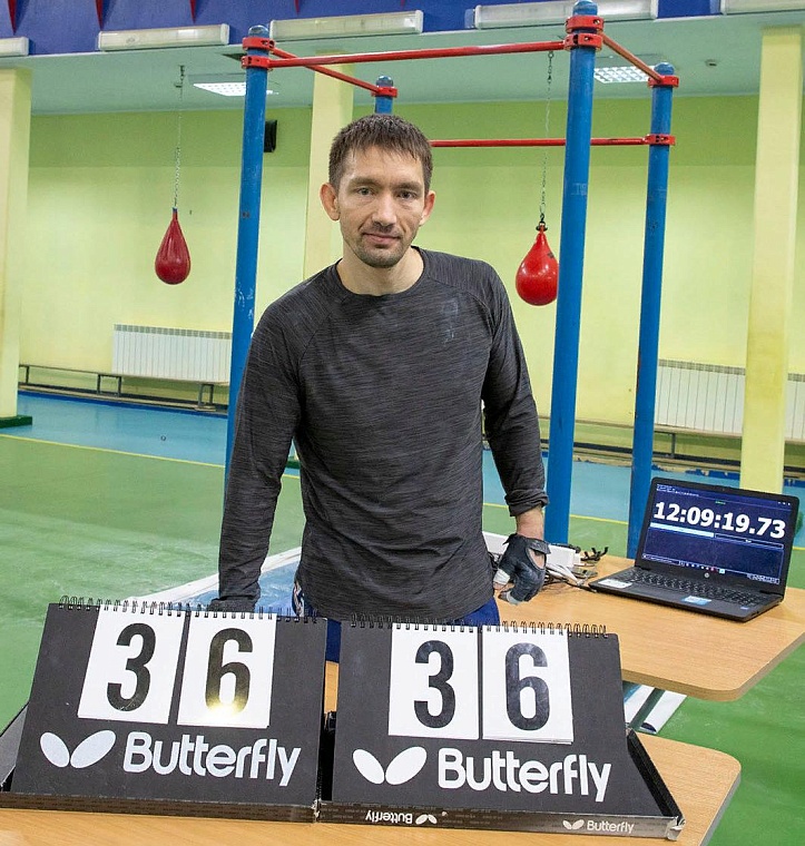 Равиль Хакимов, работник ООО «Газпром добыча Уренгой», установил новый мировой рекорд в берпи с подтягиванием.