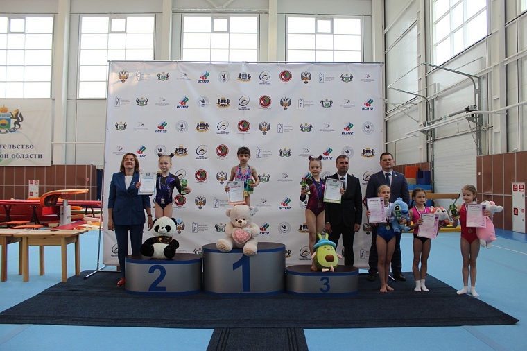 В Тюмени юным звездам гимнастики устроили настоящий праздник