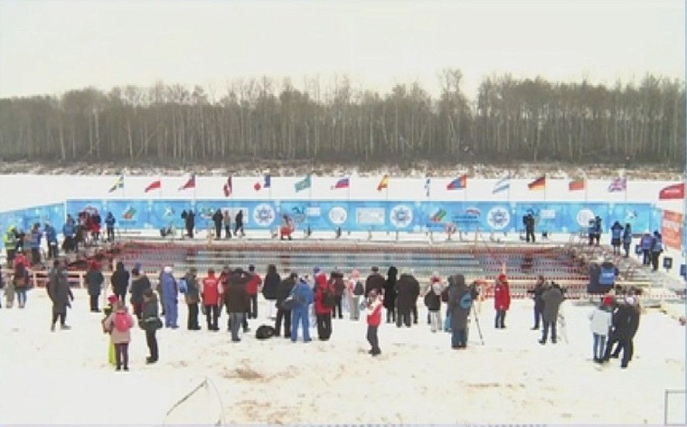 Моржи со всего мира от 8 до 88 лет соревнуются под Тюменью