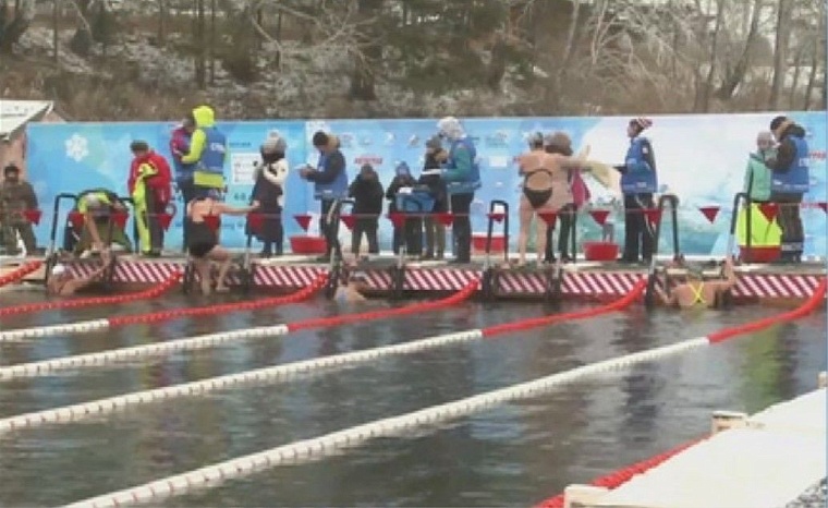 Моржи со всего мира от 8 до 88 лет соревнуются под Тюменью