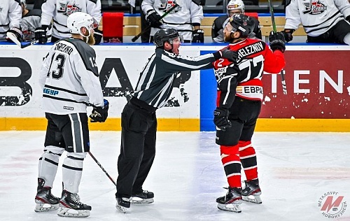 Полуфинал плей-офф ВХЛ: тюменский "Рубин" проиграл второй матч в Новокузнецке