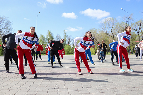 Бесплатные тренировки по утрам: в Тюмени стартует новый сезон «Спортивного заряда»