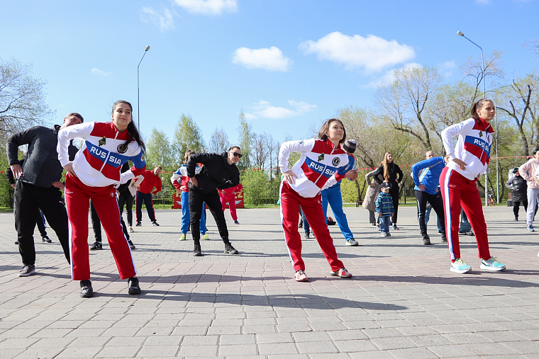 Бесплатные тренировки по утрам: в Тюмени стартует новый сезон «Спортивного заряда»
