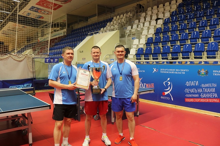 Сотрудники тюменского УМВД показали класс в настольном теннисе