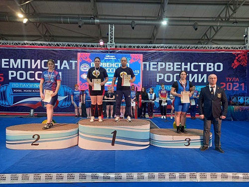 Юная тюменская спортсменка побеждает на первенстве России по пауэрлифтингу