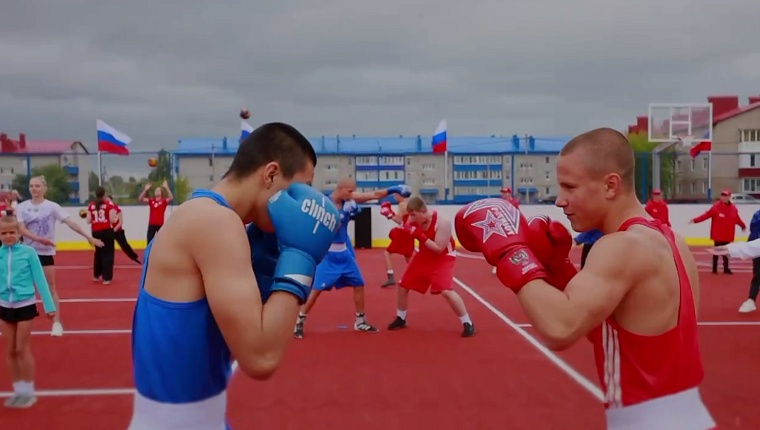 В Ишиме при поддержке губернатора Александра Моора открыли первую в Тюменской области "умную" спортплощадку