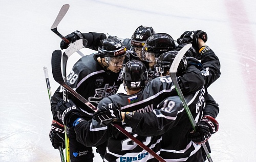 В матче между «Рубином» и «АКМ» заброшено девять шайб