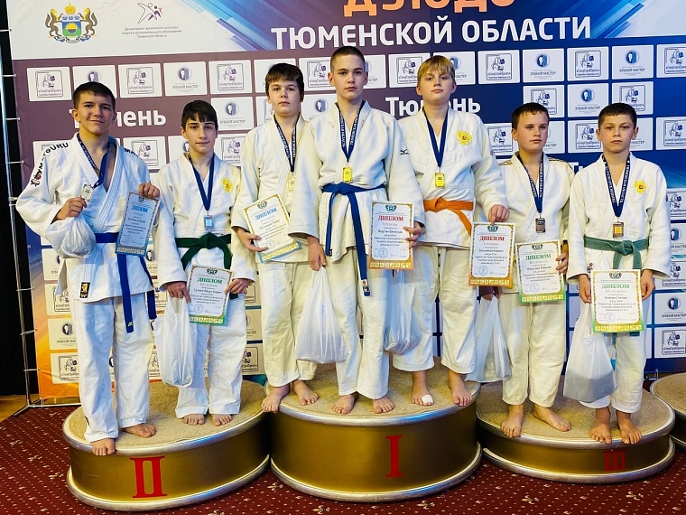 В Тюменской области выявили лидеров первенства по дзюдо среди юношей и девушек