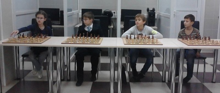 Юные тюменские шахматисты сыграли с семикратным чемпионом мира